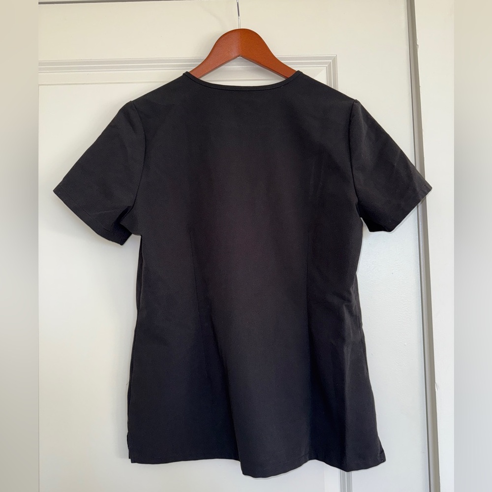 FIGS scrub top in black - Picture 3 of 4